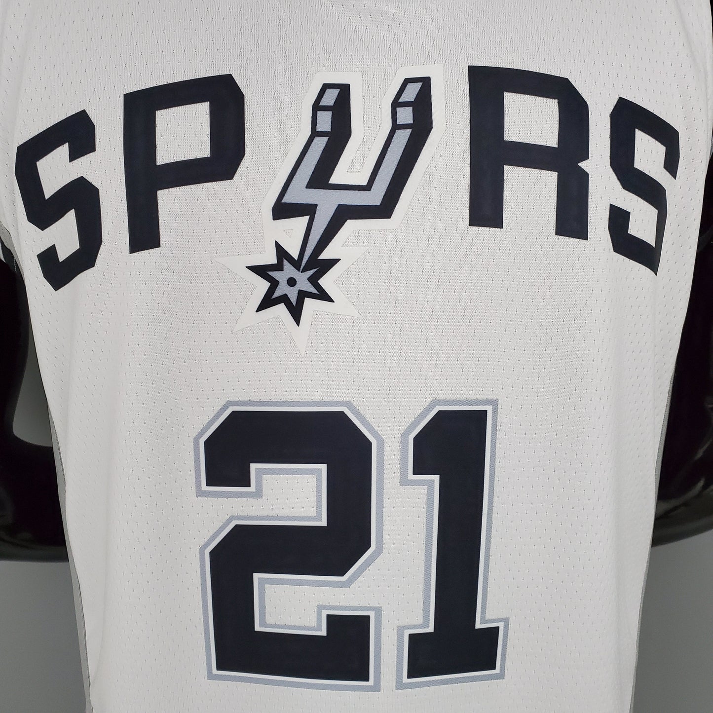 San Antonio Spurs "Connect" Blanca NBA