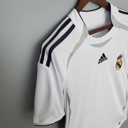 Real Madrid Local "Teamgeist" Series Retro 2006/07 Versión Fan