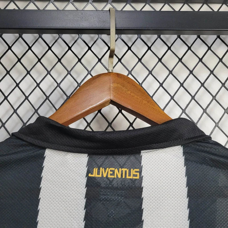 Juventus Local Retro 2010/11 Versión Fan