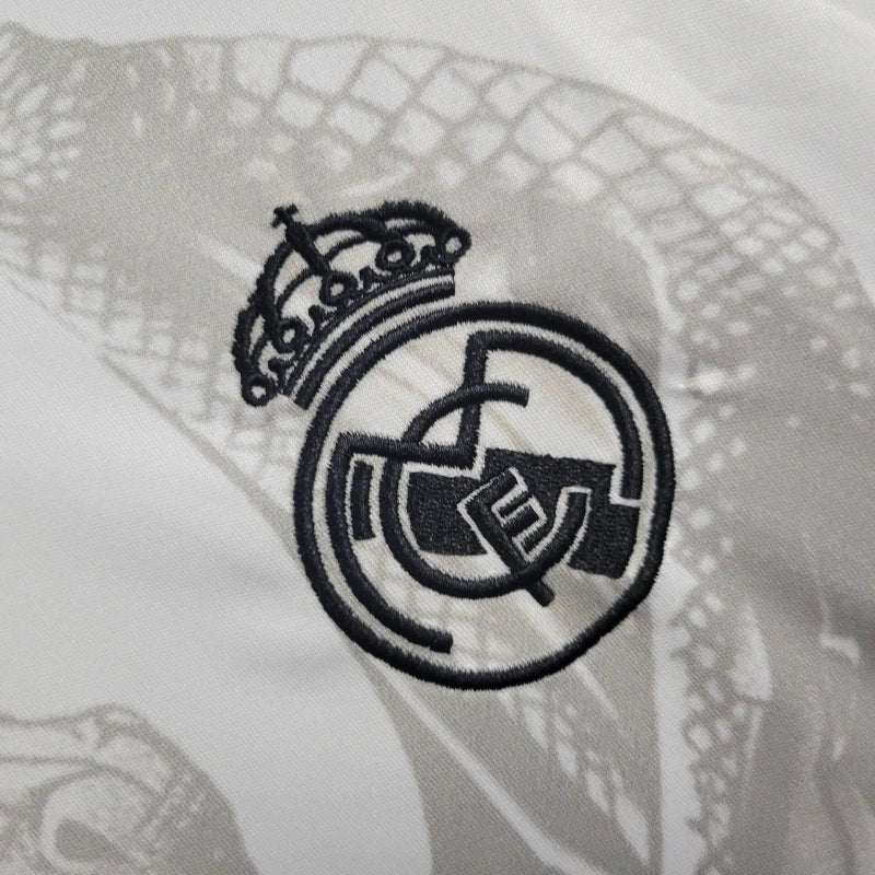 Real Madrid "Especial Dragon Blanco" 2024/25 Versión Fan