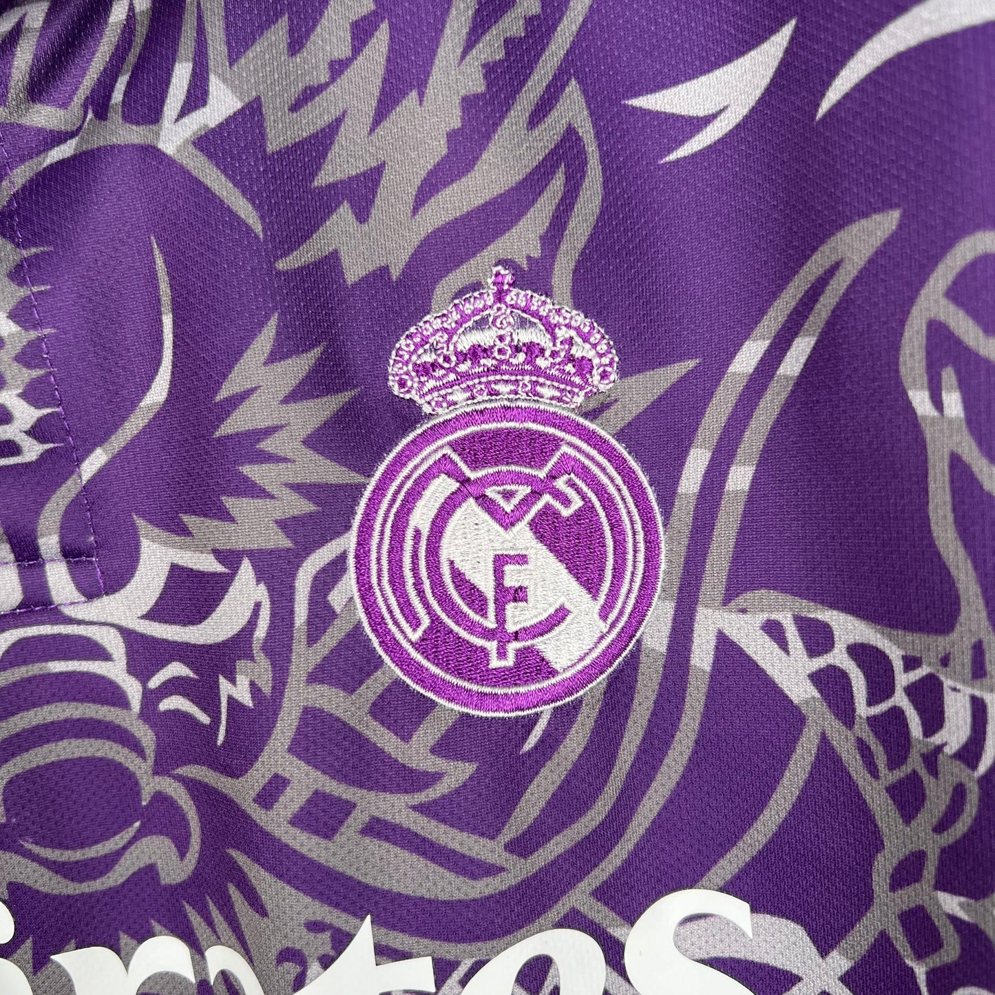 Real Madrid Edición Especial Dragón Morado 2023/24 Versión Fan