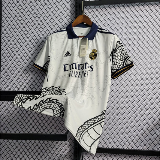 Real Madrid Edición Especial Dragón Blanco 2023/24 Versión Fan