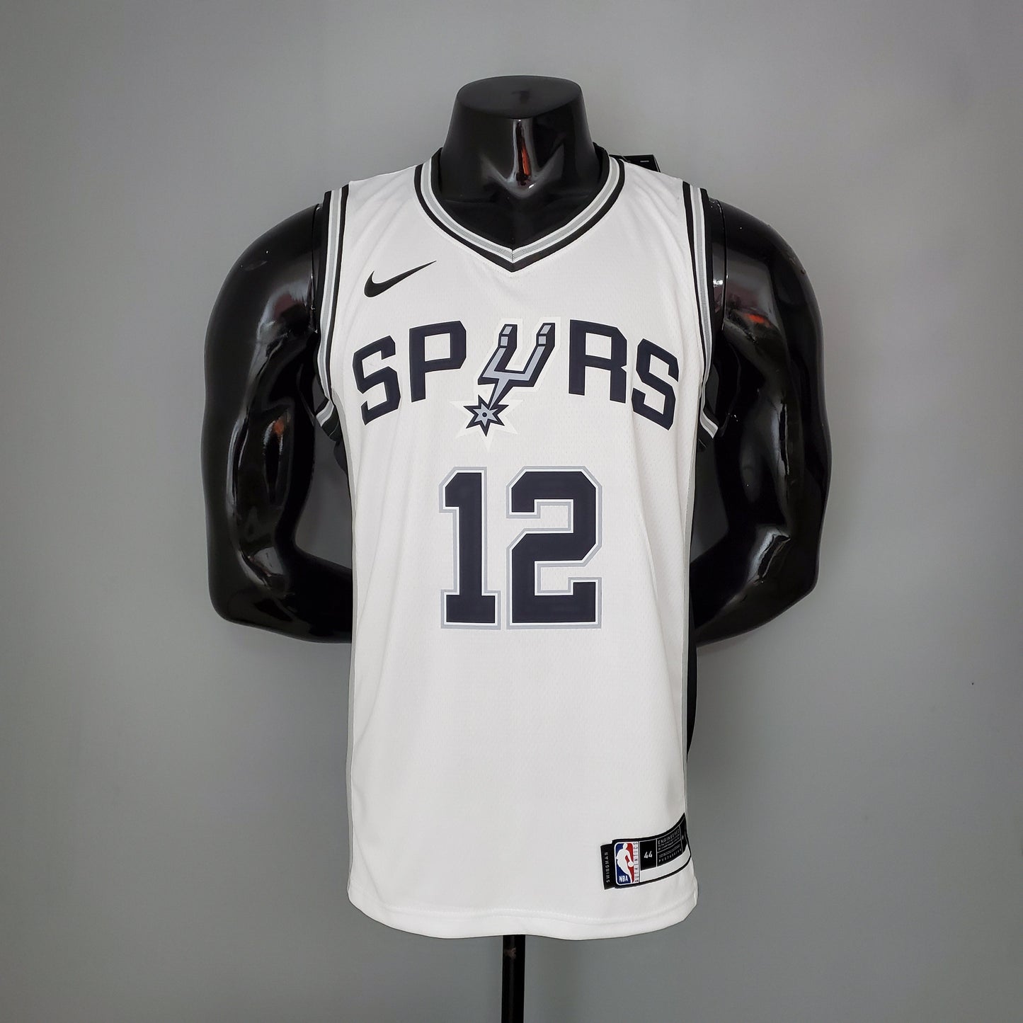 San Antonio Spurs "Connect" Blanca NBA