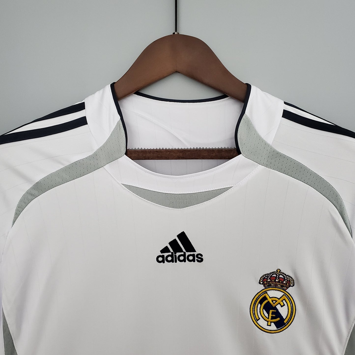 Real Madrid Local "Teamgeist" Series Retro 2006/07 Versión Fan