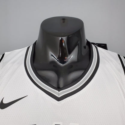 San Antonio Spurs "Connect" Blanca NBA