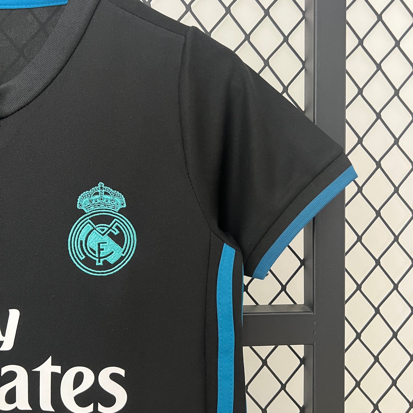 Real Madrid Retro Kit Niños Visita 2017/18