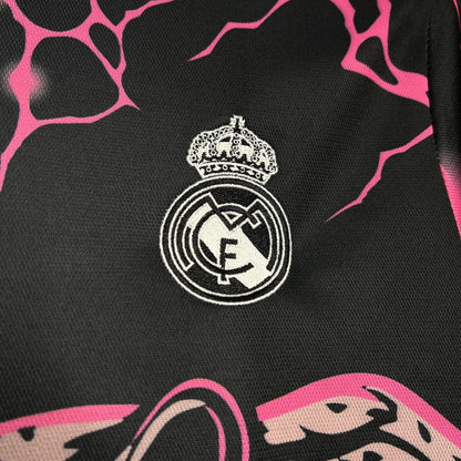 Real Madrid Edición Especial "Purple Panther" 2024/25 Versión Fan