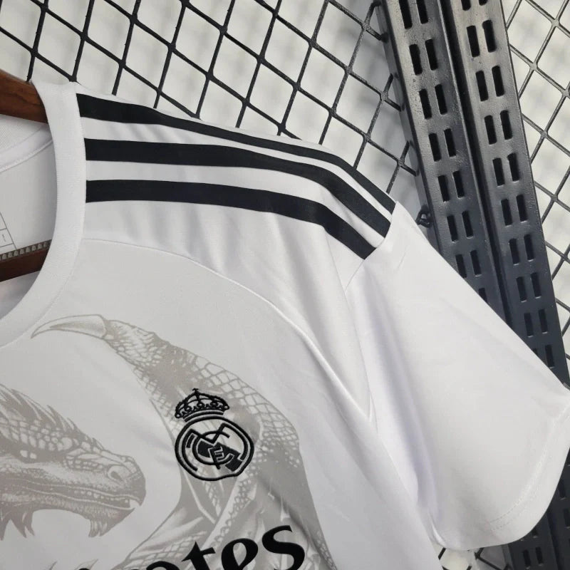 Real Madrid "Especial Dragon Blanco" 2024/25 Versión Fan