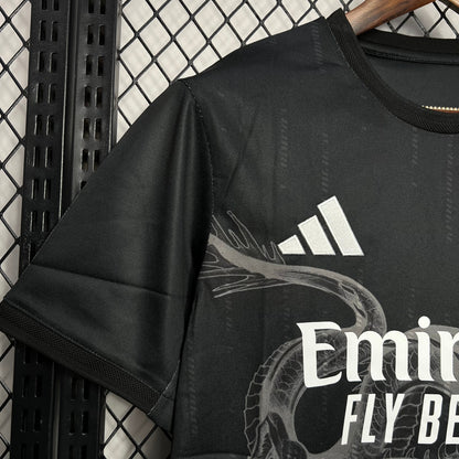 Real Madrid Edición Especial "All Black Dragón" 2024/25 Versión Fan