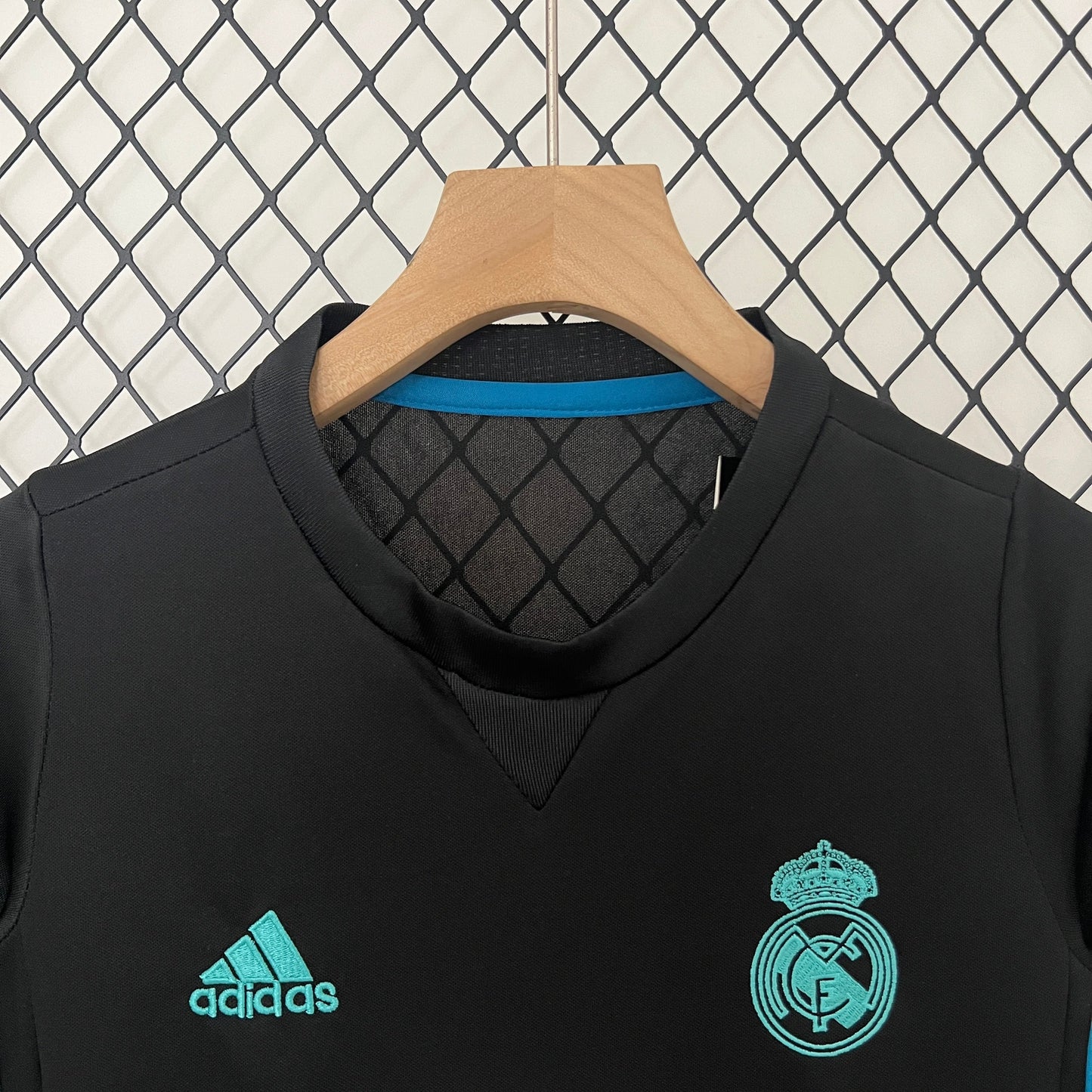 Real Madrid Retro Kit Niños Visita 2017/18