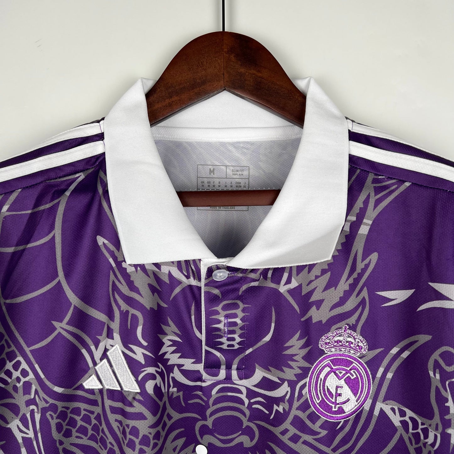 Real Madrid Edición Especial Dragón Morado 2023/24 Versión Fan