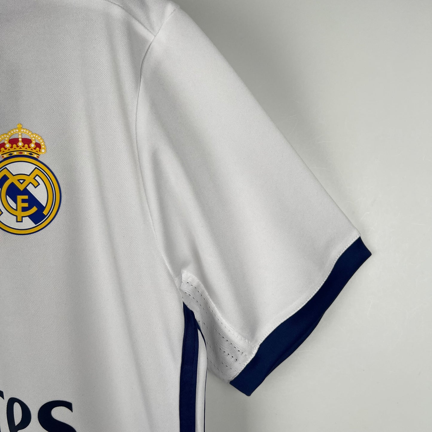 Real Madrid Local Retro 2016/17 Versión Fan