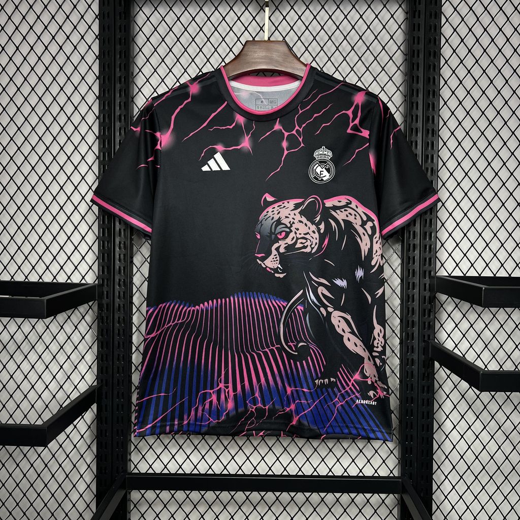 Real Madrid Edición Especial "Purple Panther" 2024/25 Versión Fan