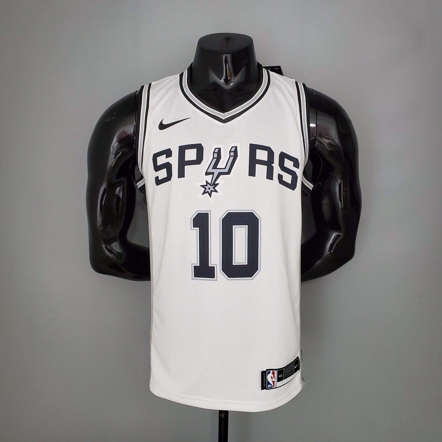 San Antonio Spurs "Connect" Blanca NBA