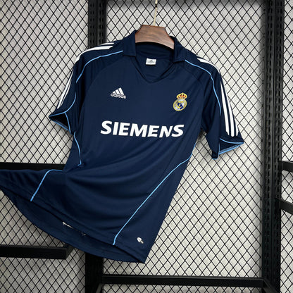 Real Madrid Visita Retro 2005/06 Versión Fan