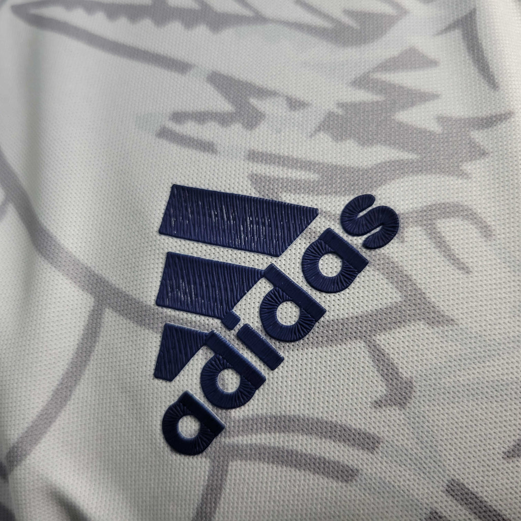 Real Madrid Edición Especial Dragón Blanco 2023/24 Versión Jugador