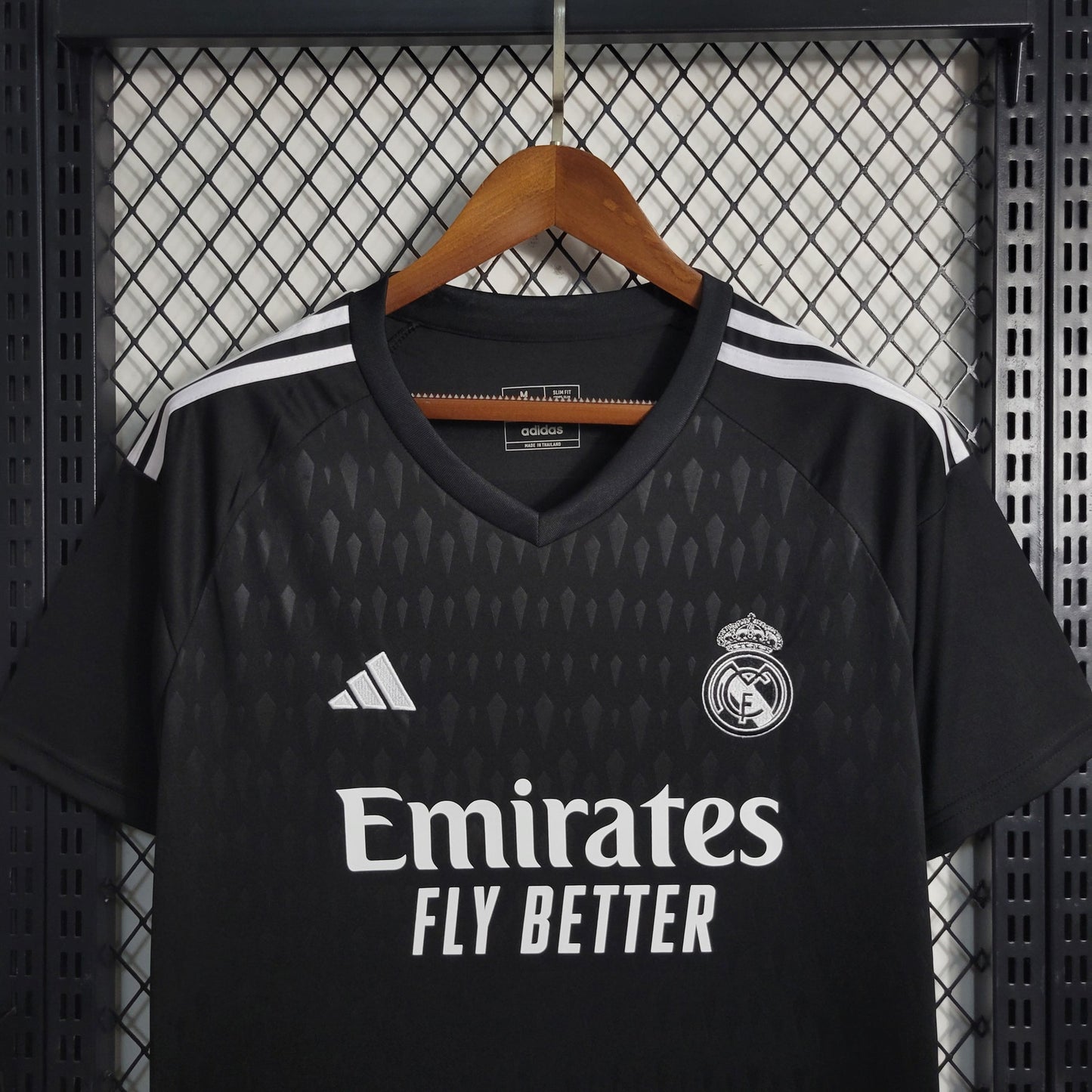 Real Madrid Portero Negro 2023/24 Versión Fan